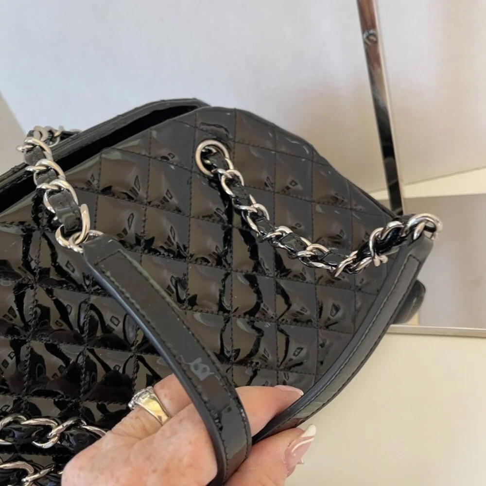 Chanel Black Vernis Matelasse - Black Patent Women's Shoulder Bag (108861)